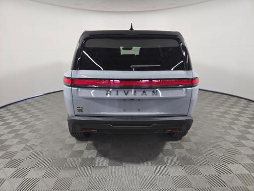 Limestone paint 2025 Rivian R1S Ascend Tri Motor Max Pack