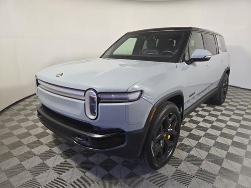 Limestone paint 2025 Rivian R1S Ascend Tri Motor Max Pack