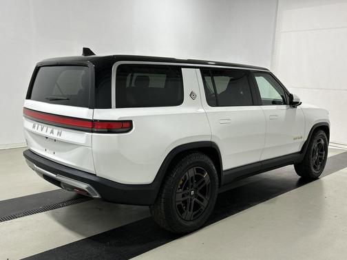2024 Rivian R1S Adventure Quad Motor Large Pack