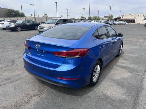 2018 Hyundai ELANTRA SE