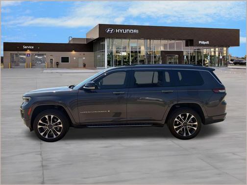 Baltic Gray Metallic Clearcoat 2023 Jeep Grand Cherokee L Overland