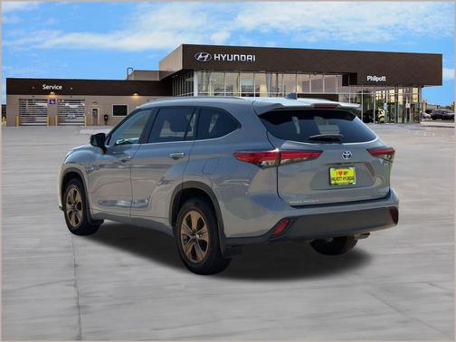 Cement 2023 Toyota Highlander Hybrid XLE
