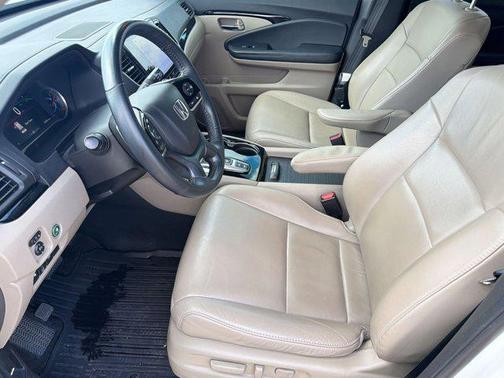 2022 Honda Pilot Touring 8-Passenger