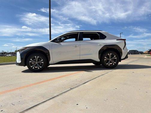 2024 Toyota bZ4X XLE