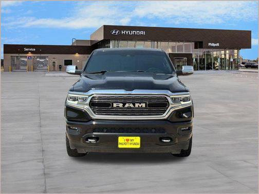 Diamond Black Crystal Pearlcoat 2021 RAM 1500 Limited
