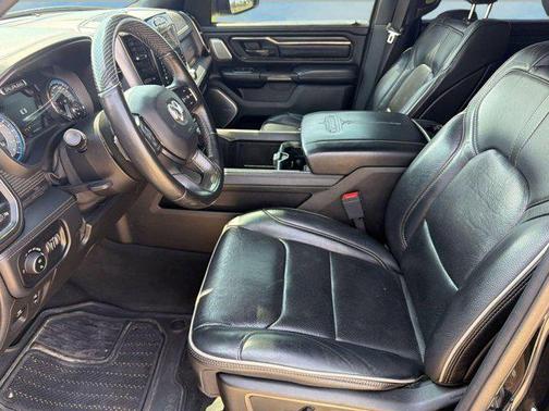 Diamond Black Crystal Pearlcoat 2021 RAM 1500 Limited