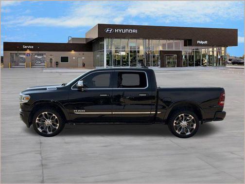 Diamond Black Crystal Pearlcoat 2021 RAM 1500 Limited