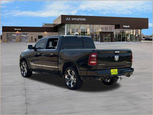 Diamond Black Crystal Pearlcoat 2021 RAM 1500 Limited