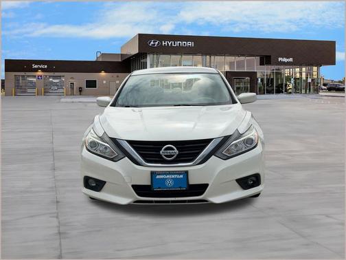 Pearl White 2017 Nissan Altima 2.5 SV