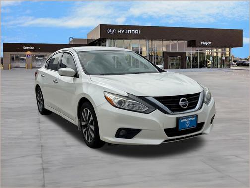 Pearl White 2017 Nissan Altima 2.5 SV