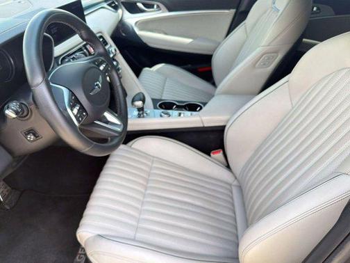 2023 Genesis G70 2.0T RWD