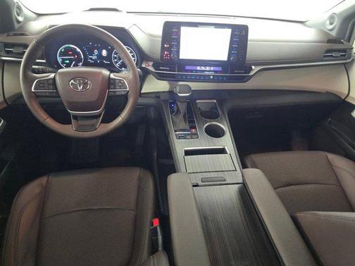 2024 Toyota Sienna Platinum