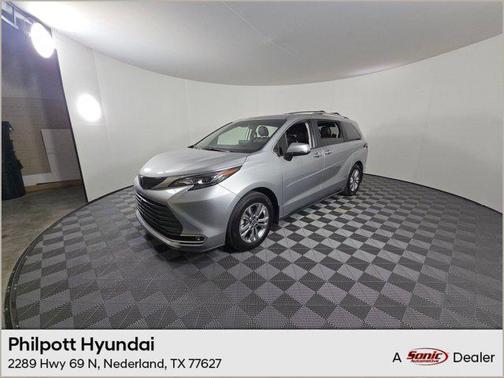 2024 Toyota Sienna Platinum