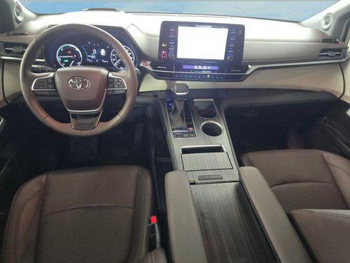 2024 Toyota Sienna Platinum