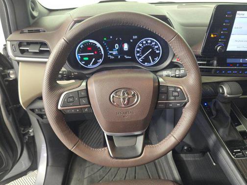 2024 Toyota Sienna Platinum