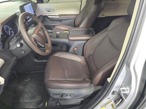 2024 Toyota Sienna Platinum