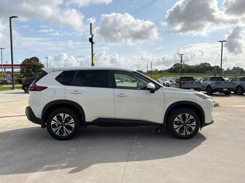Pearl White Tricoat 2023 Nissan Rogue SV