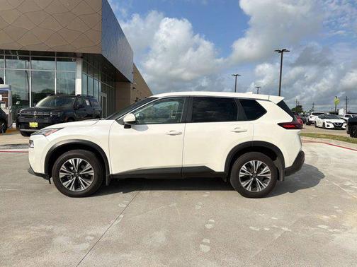 Pearl White Tricoat 2023 Nissan Rogue SV
