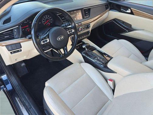 2018 Kia Cadenza Premium