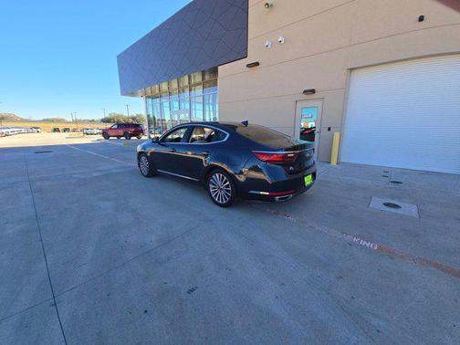 2018 Kia Cadenza Premium