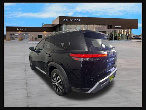 2024 Nissan Pathfinder Platinum FWD