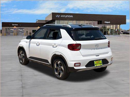 Lunar White w/Black Roof 2026 Hyundai VENUE SEL w/Two-Tone Roof