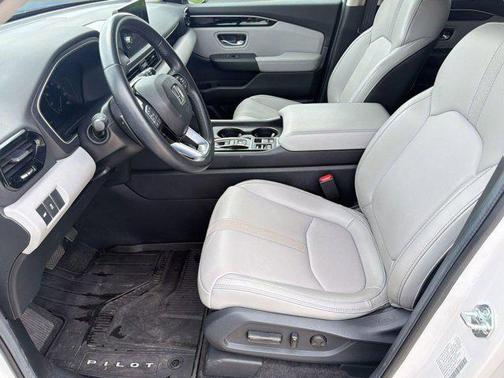 Platinum White Pearl 2024 Honda Pilot EX-L