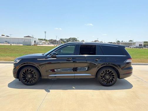 Infinite Black Metallic Clearcoat 2022 Lincoln Aviator Reserve