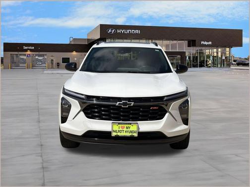 Summit White 2025 Chevrolet Trax FWD 2RS