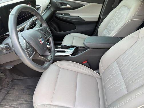 White Frost Tricoat 2025 Buick Envista Avenir FWD