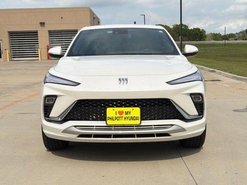 White Frost Tricoat 2025 Buick Envista Avenir FWD