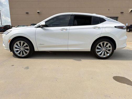 White Frost Tricoat 2025 Buick Envista Avenir FWD