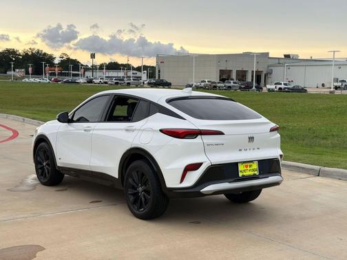 Summit White 2025 Buick Envista Sport Touring FWD