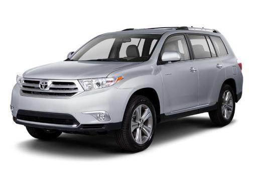Classic Silver Metallic 2013 Toyota Highlander SE