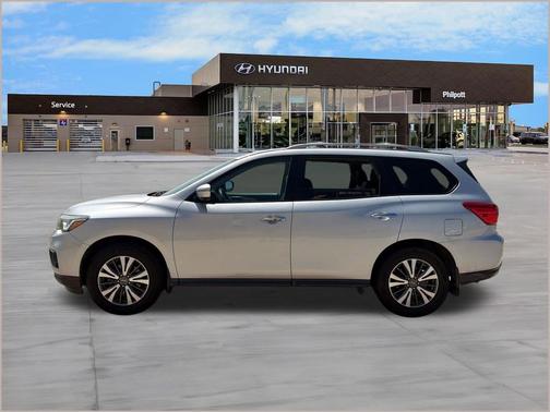 Brilliant Silver Metallic 2017 Nissan Pathfinder SL