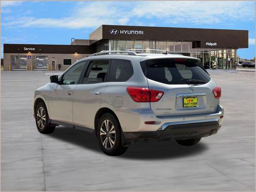 Brilliant Silver Metallic 2017 Nissan Pathfinder SL