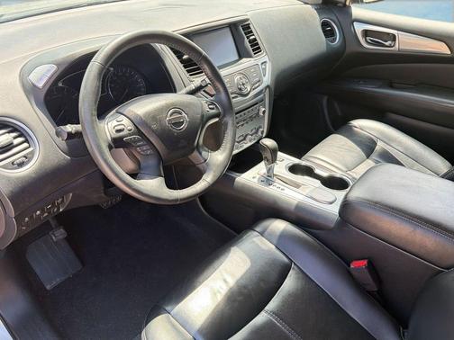 Brilliant Silver Metallic 2017 Nissan Pathfinder SL