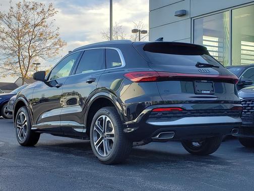 2025 Audi Q5 Premium TFSI quattro S tronic