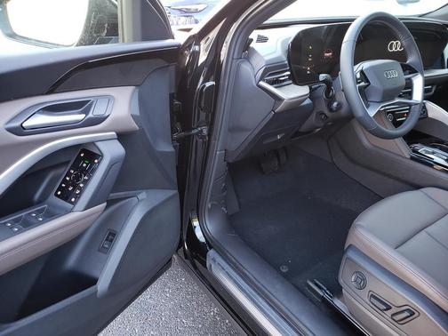 2025 Audi Q5 Premium TFSI quattro S tronic