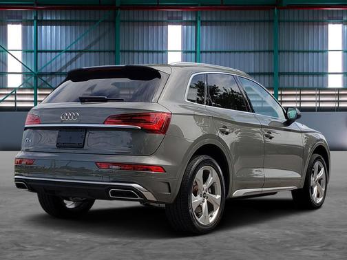 Chronos Gray Metallic 2023 Audi Q5 45 S line Premium Plus