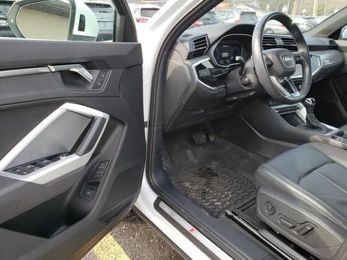 2023 Audi Q3 Premium 45 TFSI S line quattro Tiptronic