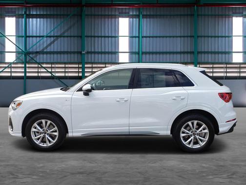 2024 Audi Q3 Premium 45 TFSI S line quattro Tiptronic