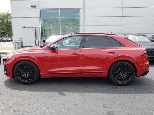 Chili Red Metallic 2026 Audi SQ8 4.0T Prestige