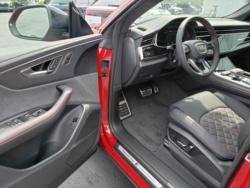 Chili Red Metallic 2026 Audi SQ8 4.0T Prestige