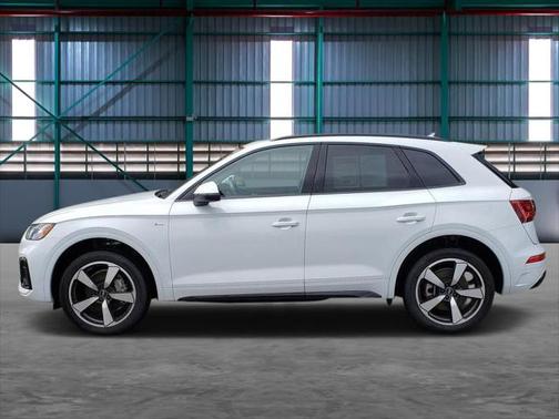 2022 Audi Q5 45 S line Premium Plus