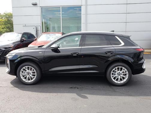 MYTHOS BLACK 2026 Audi Q3 TFSI quattro S tronic