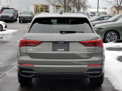 2025 Audi Q3 Premium 45 TFSI S line quattro Tiptronic