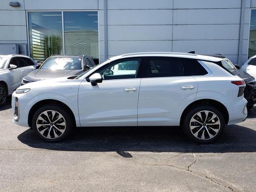 Glacier White Metallic 2026 Audi Q3 TFSI quattro S tronic