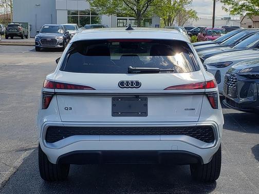 Glacier White Metallic 2026 Audi Q3 TFSI quattro S tronic