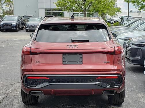 Grenadine Red Metallic 2026 Audi Q5 Premium Plus TFSI quattro S tronic